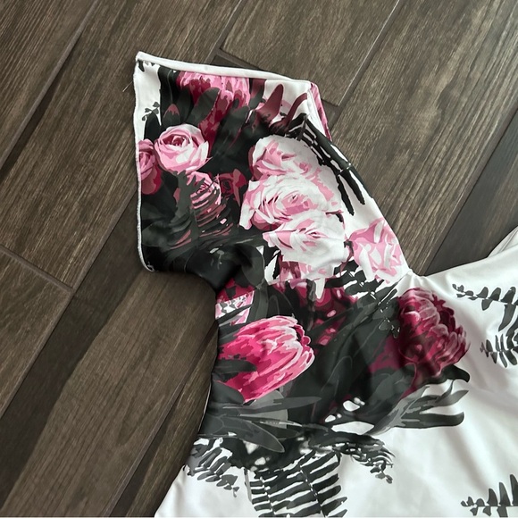 Albion Fit Cape One Piece Swimsuit in Desert Rose Sz M *no belt* - Picture 6 of 10